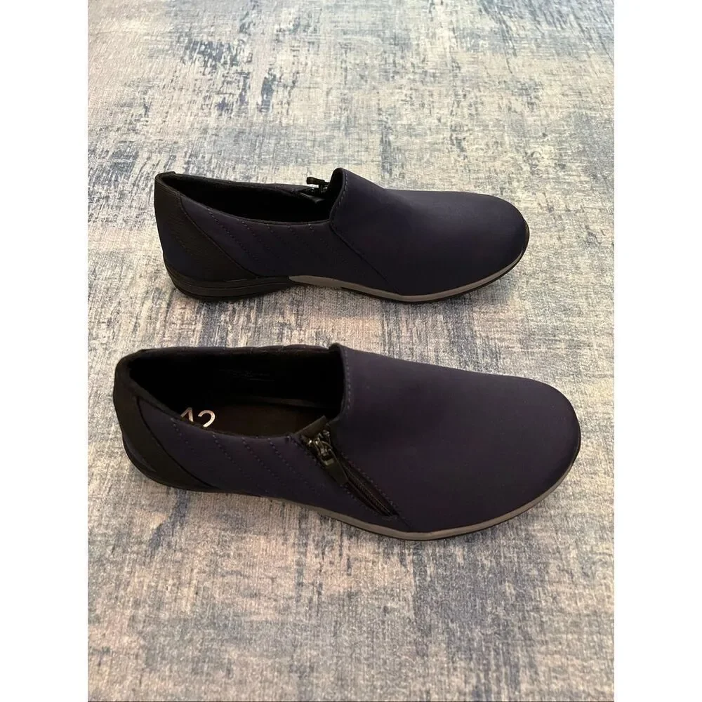 NIB A2 by Aerosoles Navy Blue Fabric Envelope Side Zip Slip On Shoes 7 Wide